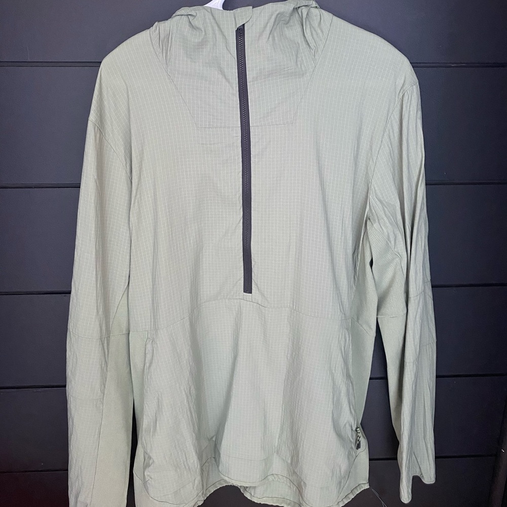 Lulu lemon anork jacket size L size worn one time light green colour
